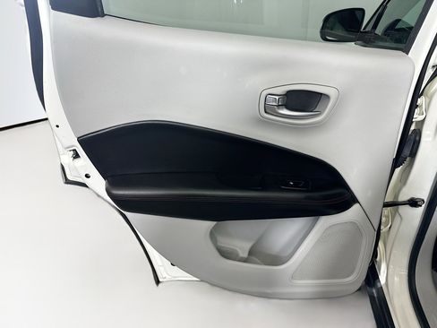 Used 2018 Jeep Compass Limited w/ Navigation Group image 26