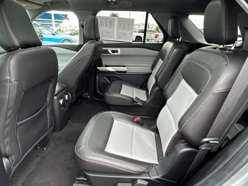 Certified 2022 Ford Explorer XLT w/ Equipment Group 202A image 16