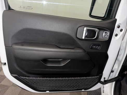 Used 2021 Jeep Wrangler Unlimited Sahara AWD/4WD image 11
