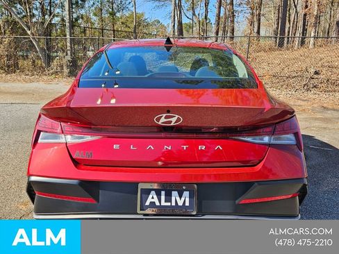 Used 2025 Hyundai Elantra SEL FWD image 12