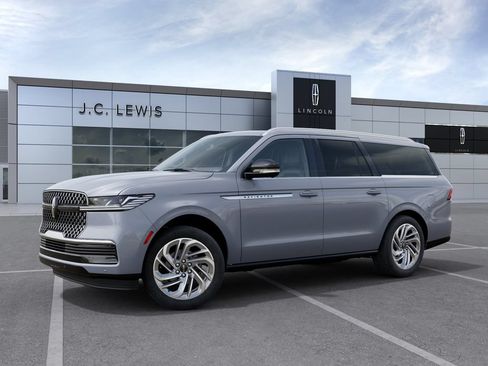 New 2027 Lincoln Navigator L Reserve AWD/4WD image 2
