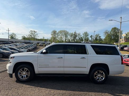 Used 2015 Chevrolet Suburban LT w/ Luxury Package AWD/4WD image 8