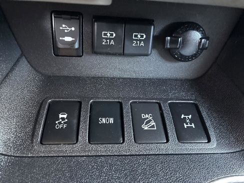 Used 2019 Toyota Highlander XLE image 33