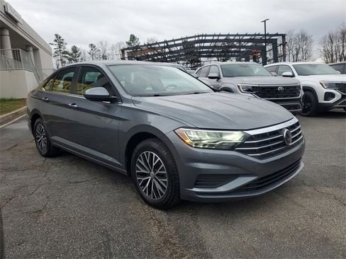 Used 2021 Volkswagen Jetta SE image 3