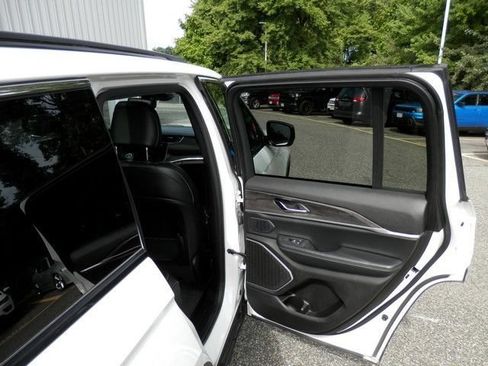 Used 2024 Jeep Grand Cherokee Limited 4xe AWD/4WD image 38
