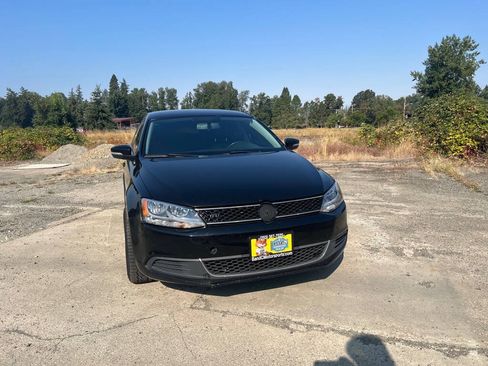 Used 2013 Volkswagen Jetta SE FWD image 29