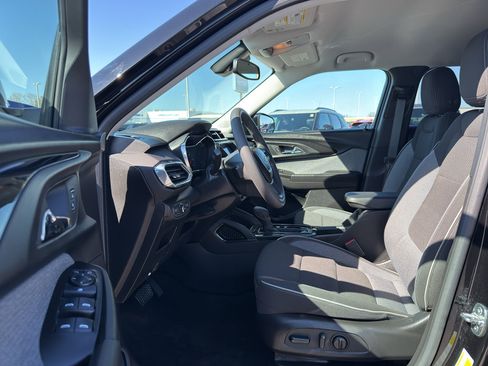 Used 2023 Chevrolet TrailBlazer LT w/ Convenience Package image 11