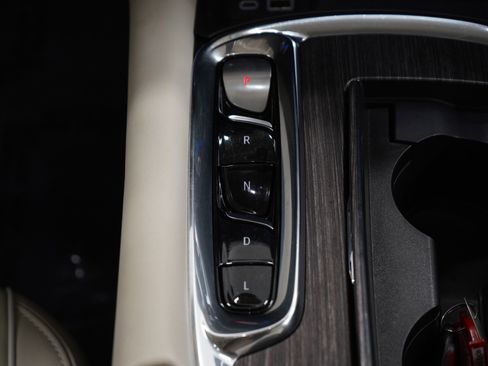 Used 2024 Buick Enclave Avenir w/ Avenir Technology Package image 19