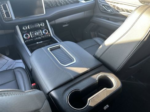 Used 2024 GMC Yukon XL Denali image 21