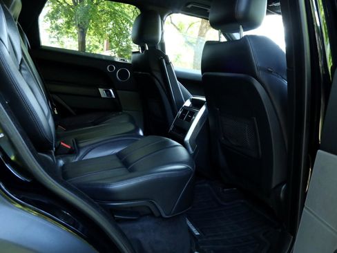 Used 2017 Land Rover Range Rover Sport SE image 30