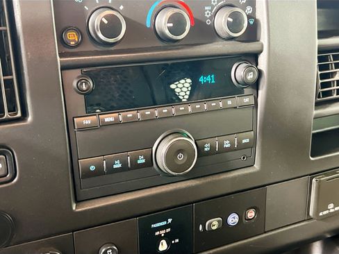 Used 2017 Chevrolet Express 3500 Extended image 17