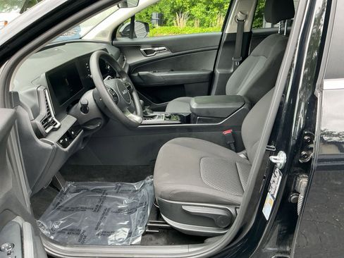Used 2025 Kia Sportage LX FWD image 22