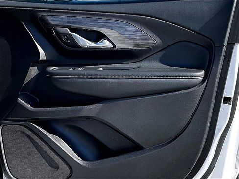 Used 2024 GMC Terrain SLE image 33