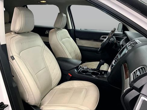 Used 2018 Ford Explorer Platinum AWD/4WD image 8
