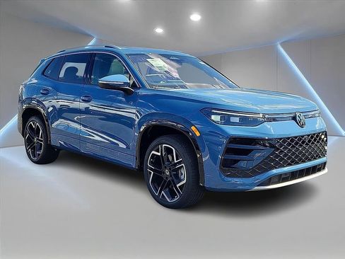 New 2026 Volkswagen Tiguan SEL R-Line AWD/4WD image 2