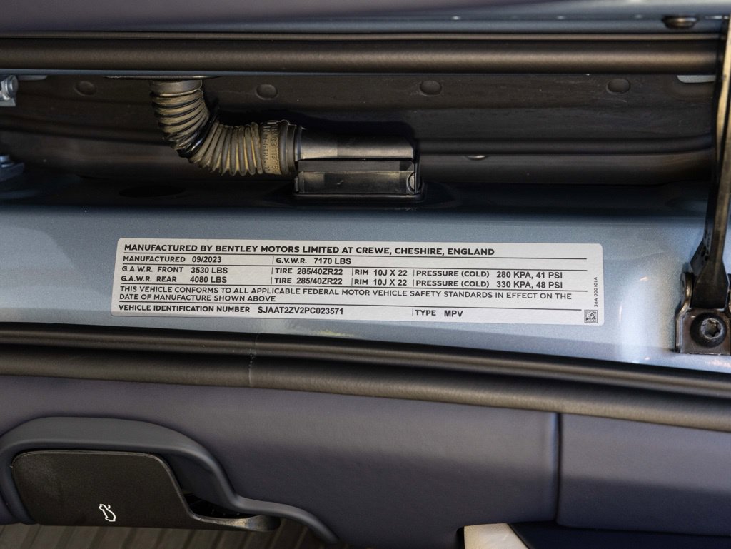 Used 2023 Bentley Bentayga AWD/4WD image 92