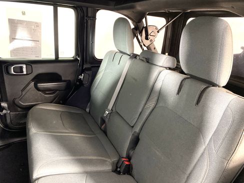Used 2024 Jeep Wrangler Unlimited AWD/4WD image 31