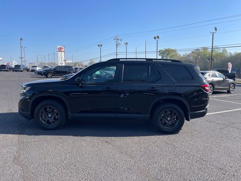 Used 2025 Honda Pilot TrailSport image 13