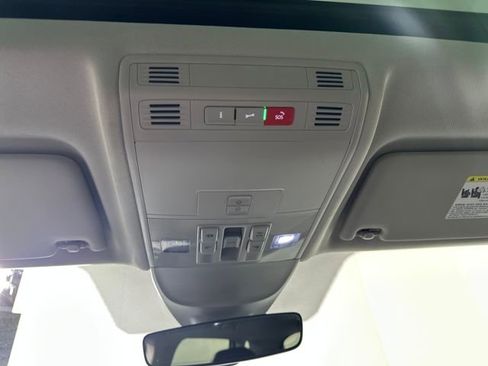 Used 2024 Volkswagen Taos SE image 25