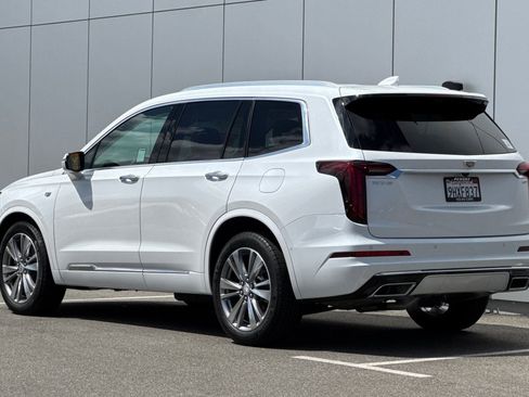 Used 2024 Cadillac XT6 Premium Luxury w/ Technology Package FWD image 3