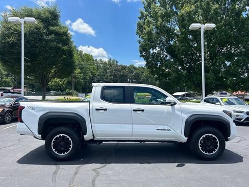 Used 2024 Toyota Tacoma TRD Off-Road AWD/4WD image 5