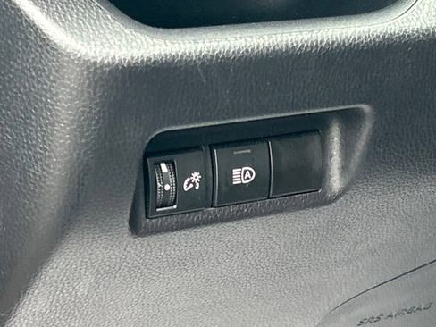 Used 2025 Toyota RAV4 XLE AWD/4WD image 19