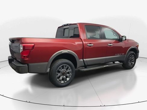 Used 2019 Nissan Titan Platinum Reserve image 9