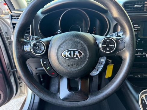 Used 2017 Kia Soul + FWD image 17