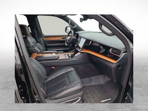 Used 2024 Jeep Grand Wagoneer Series III w/ Rear Seat Video Group 1 AWD/4WD image 11