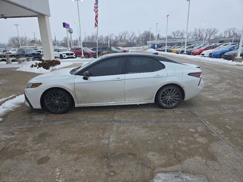 Used 2021 Toyota Camry XSE image 4