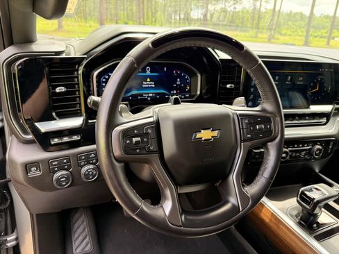 Used 2023 Chevrolet Silverado 1500 High Country w/ Technology Package AWD/4WD image 15