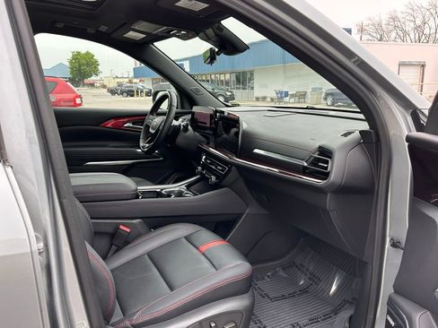 Used 2024 Chevrolet Traverse RS w/ LPO, Floor Liner Package AWD/4WD image 20