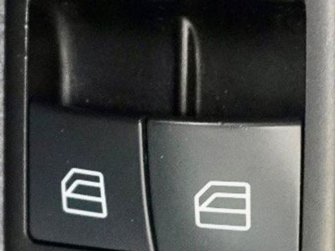 Used 2011 Mercedes-Benz E 550 Cabriolet image 37