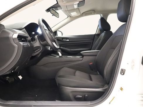 Used 2025 Nissan Altima 2.5 SV FWD image 13