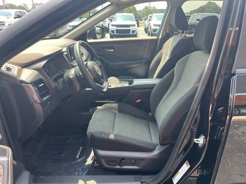 Used 2023 Nissan Rogue SV FWD image 7
