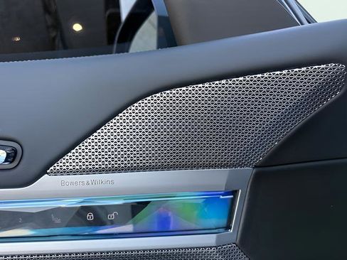 Used 2023 BMW 740i w/ Parking Assistance Package image 13