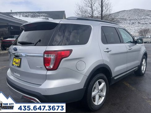 Used 2016 Ford Explorer XLT w/ Equipment Group 202A image 3