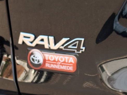 Certified 2021 Toyota RAV4 LE image 28