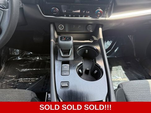 Used 2023 Nissan Rogue SV FWD image 12