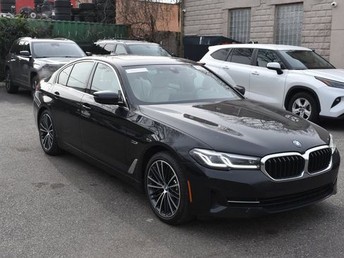 Used 2023 BMW 530e xDrive w/ Convenience Package image 4