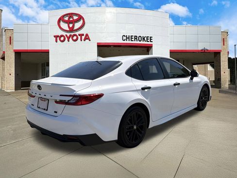 Used 2025 Toyota Camry SE FWD image 5