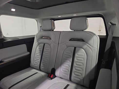 Used 2023 Rivian R1S Adventure image 22