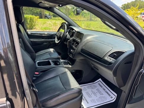 Used 2018 Dodge Grand Caravan GT FWD image 17