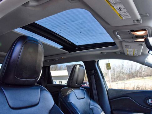 Certified 2019 Jeep Cherokee Latitude Plus image 20