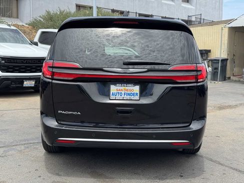 Used 2025 Chrysler Pacifica Select FWD image 12