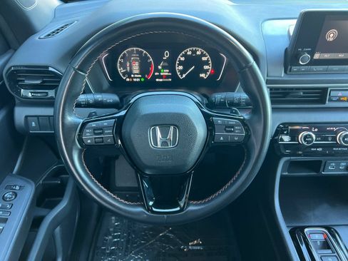 Certified 2025 Honda Pilot Sport image 14