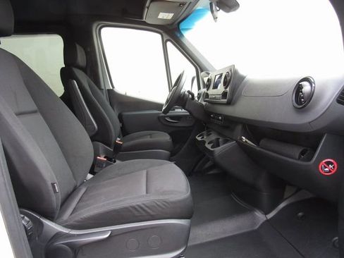 Used 2024 Mercedes-Benz Sprinter 2500 image 13