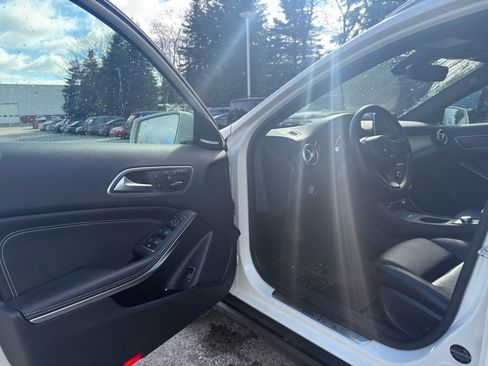 Certified 2016 Mercedes-Benz GLA 250 4MATIC image 10