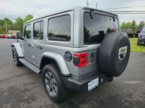 Used 2018 Jeep Wrangler Unlimited Sahara AWD/4WD image 9