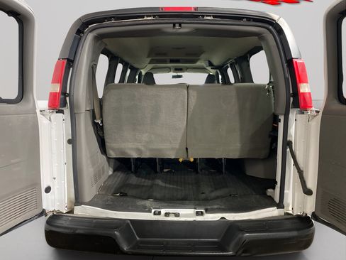 Used 2017 Chevrolet Express 3500 LS RWD image 8